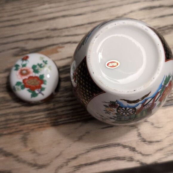 Vintage Japanese Hand Painted Imari Porcelain Ginger Jar With Lid - Picture 4 of 8